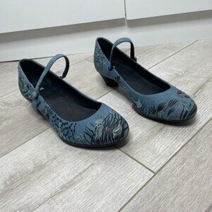 Camper TWS - 37 - Beautiful Blue Seascape Heels